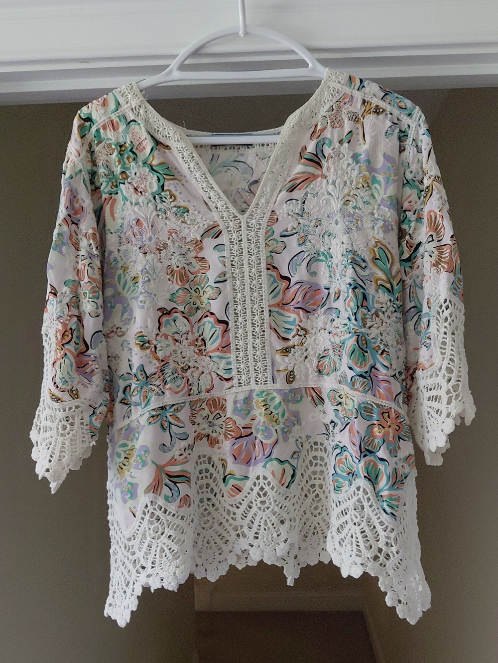 Democracy White Floral Crochet-Trim Peasant Blouse